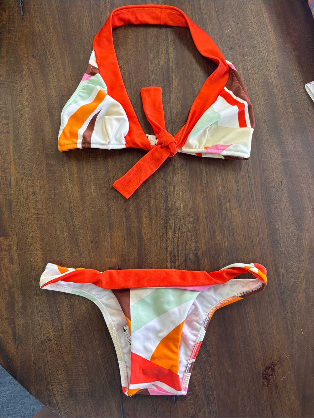 NWT RARE Salina’s colorful set, triangle top with twisted Brazilian bottom.